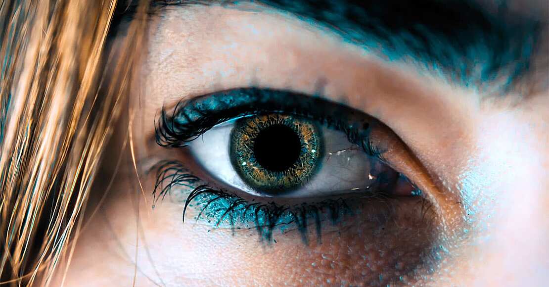 Geschminktes Auge Kontaktlinse